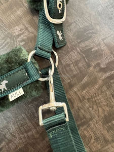 Conjunto de Cabestro para Caballo Acolchado con Piel Sintética Azul Premium y Correa a Juego |   Cabestro Ajustable de Nailon para Caballo con Forro de Felpa Suave - Product Image 4