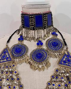 Collar choker tribal afgano real con piedras de lapislázuli azul intenso, cadenas de plata antigua, dijes de hoja, hecho a mano, estilo bohemio. - Product Image 5