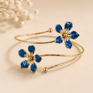 Anarta Exim Brazalete Floral de Diseño para Mujer, Chapado en Oro, Banda Superior Azul con Engaste de Canal, Joyería de Moda - Product Image 1