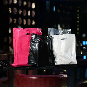 Bolsas de compras de plástico troqueladas personalizadas a precio barato con asa Bolsas con asa troqueladas a granel para negocios de comestibles Hecho en Vietnam - Product Image 3