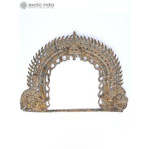 Grande tenture murale Kirtimukha Prabhavali de 31 pouces en laiton au design complexe pour la décoration intérieure - Product Image 2