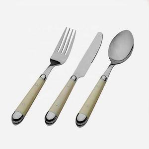 Juego de cubiertos de alta calidad de diseño superior, conjunto de utensilios de lujo de Portugal con mango de diseño de cerámica blanca, nuevo - Product Image 1