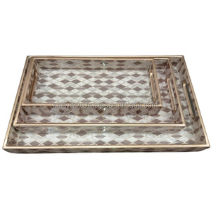 Nouveau plateau en bois imprimé moderne avec finition dorée Décoration intérieure Revêtement époxy Kalavastu TRG26 pour utilisation dans la chambre Style vacances de Noël - Product Image 3