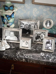 Cadre photo en métal, élégant présentoir photo en métal pour les souvenirs de mariage, décoration intérieure, chambre à coucher, salon, accent romantique - Product Image 5