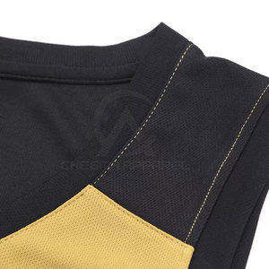 Ensemble de vêtements de sport pour le basketball haute performance avec tissu à séchage rapide et options de couleurs personnalisées pour les équipes - Product Image 3