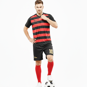 Uniforme de football professionnel, t-shirt respirant à séchage rapide, rouge et noir, col en V, nom d'équipe personnalisé, assurance qualité supérieure - Product Image 1
