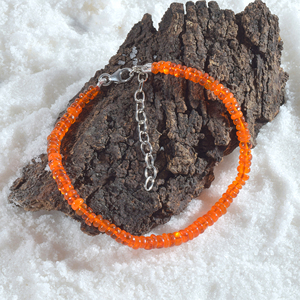 Bracelet perlé en opale de feu orange fait main, collier ras du cou orange, bijoux délicats en cristal, bracelet en cristal argenté de guérison - Product Image 1