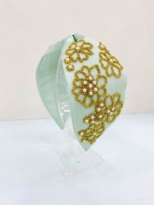 Bandeau pour cheveux brodé de perles de qualité supérieure, magnifique accessoire pour cheveux fait main pour les passionnés de mode - Product Image 2