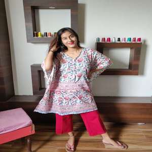 Robe Kaftan Boutonnée Ouverte en Coton Doux Naturel, Col en V, Longueur Genou, Style Bohème Décontracté, Idéale pour l'Été et la Plage - Product Image 1