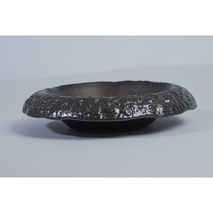 Assiettes en grès irrégulières en forme de feuille Agung, style Japandi, 8 pouces - Product Image 4
