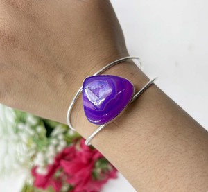Bracelet manchette double fil plaqué argent avec pierre précieuse triangulaire Druzy de sucre violet, réglable, fait main, bijou tendance pour femme - Product Image 3