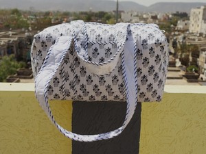 Nueva Llegada, Bolsa de Viaje Boho 100% Algodón, Hecha a Mano con Estampado Artesanal, Asa Larga de Cuerda, Diseño Acolchado, Tamaño Mediano, 2026 - Product Image 2