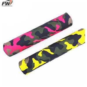 Almohadilla de espuma de alta densidad para barra de pesas, para sentadillas, empujes de cadera, entrenamiento de glúteos, antideslizante, protector de barra de cuero PU, venta al por mayor OEM. - Product Image 3