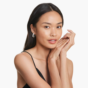 Boucles d'oreilles créoles de luxe en argent sterling plaqué rhodium avec moissanite, diamants taillés élégants et étincelants, bijoux fins et légers pour les soirées - Product Image 2