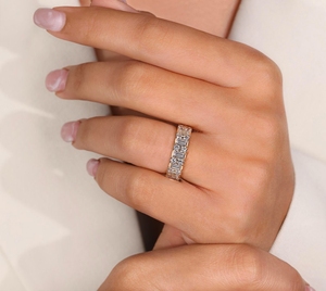 Anillo de Boda de Plata de Ley 925 Chapado en Oro Rosa con Diamantes Moissanite Certificados por IGI, Corte Baguette, Media Eternidad para Mujer - Product Image 5