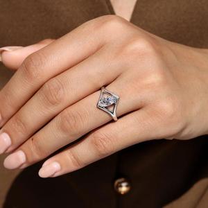 Anillo de compromiso solitario de oro macizo con diamante talla marquesa y diseño geométrico abierto, moderno, de espacio negativo, de lujo, regalo de alta gama - Product Image 2