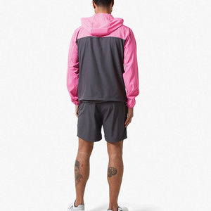 Ensemble short coupe-vent élégant avec un design confortable et un matériau doux pour un look actif et tendance au quotidien - Product Image 2