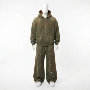 Conjunto Deportivo para Hombre con Capucha, Color Verde Oliva, Cierre Completo, Sudadera Holgada de Algodón y Pantalones con Estampado de Estrellas y Logotipo con Letras en la Parte Delantera - Product Image 4