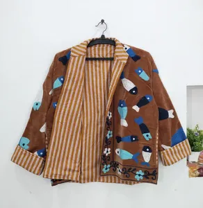 Chaqueta de terciopelo marrón hecha a mano para mujer, con bordado artesanal de peces, estilo bohemio, reversible, tipo kimono, para invierno. - Product Image 5
