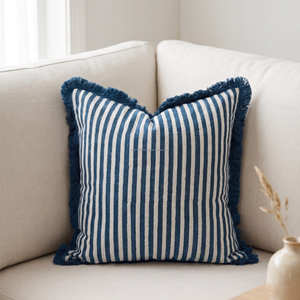 Funda de cojín decorativa con estampado de rayas color óxido y ribete, para decoración de sala de estar estilo rústico. - Product Image 2