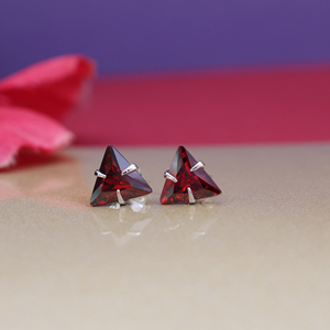 Magnifiques boucles d'oreilles clous en rubis brillants faits à la main, en argent sterling 925, bijoux pour femmes et filles, à porter lors de mariages et de fêtes - Product Image 3