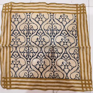 Pañuelo Cuadrado Étnico de Algodón Hecho a Mano Naaz Textile, Estampado Floral, Juego de Pañuelo para el Cuello, Ideal para el Verano, Suave al Contacto con la Piel - Product Image 1