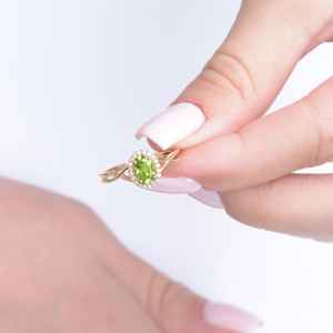 Bague de fiançailles en argent sterling 925 plaqué or 14 carats avec pierre précieuse péridot ovale verte, halo, bijoux fins - Product Image 2