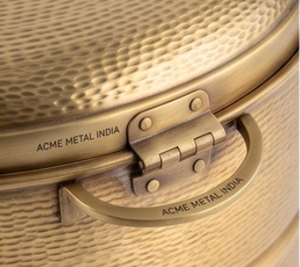 หม้อตุ๋นทรงกลม ACME METAL Royal Gold ลายตอกแบบด้านในสแตนเลสสตีล พร้อมฝาปิด เก็บความร้อนได้ดี สำหรับใช้ในครัว - Product Image 2