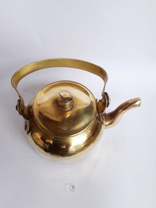 Hervidor de té de latón hecho a mano para cocina india tradicional, hervidor de agua de latón de estilo antiguo con asa para té y café - Product Image 4