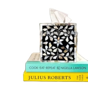 Boîte à mouchoirs rectangulaire artisanale en nacre, avec incrustation décorative en mosaïque de coquillages, pour salle de bain, table ou salon - Product Image 1