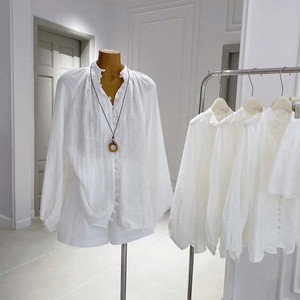 Conjunto de Blusa Blanca de Manga Larga con Cuello en V y Pantalones Cortos de Cintura Alta para Mujer, Ropa Casual para Vacaciones y Resort, Ecológica y Antiarrugas - Product Image 1