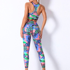 Ensemble de yoga et d'entraînement pour femme : Soutien-gorge de sport côtelé et leggings taille haute sculptants avec effet push-up, séchage rapide, en Spandex/Nylon - Product Image 5