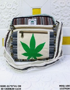 Bolso Bandolera de Algodón Hecho a Mano con Parche de Lona Estampado, Bolso Boho Ecológico de Craftstages International - Product Image 5