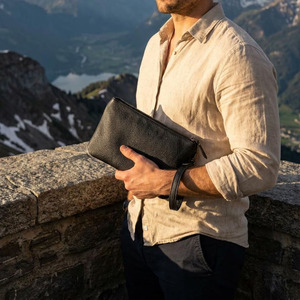 Bolso de mano de cuero premium para negocios con organizador, compartimento para documentos, ranuras para tarjetas, bolsillo para teléfono y correa desmontable en venta. - Product Image 4