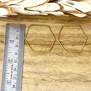 Nuevos Aros Hexagonales de Alta Demanda, Aros Minimalistas de Latón para Mujer, Chapados en Oro de 18K, Aros Geométricos de Alambre, Venta al por Mayor/OEM/ODM - Product Image 4