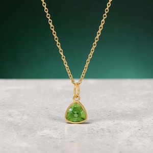 สร้อยคอเพอริดอทควอตซ์ทรงทริลเลียน ชุบทอง ประดับพลอยเจียระไนแบบมินิมอล เครื่องประดับสำหรับผู้หญิง ขายส่ง - Product Image 1