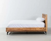 Cadre de lit king-size contemporain en teck massif, lit mural, hauteur réglable, pliable, finition naturelle, pieds en métal faits à la main
