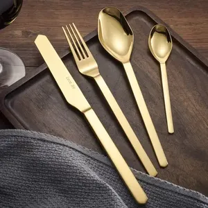 Elegante juego de cubiertos de acero inoxidable con superficie resistente a los arañazos, ideal para restaurantes y experiencias culinarias de alta gastronomía. - Product Image 5