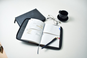 Agenda double (journal quotidien) format A5/B6, reliure cousue, couverture ronde en PU - Product Image 2