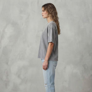 เสื้อยืดโอเวอร์ไซส์ผู้หญิงสไตล์วินเทจ ย้อมสีแบบแอซิดวอช ผ้าฝ้าย 100% คุณภาพพรีเมียม เนื้อผ้าหนา คอกลม แขนสั้น สตรีทแวร์ - Product Image 3