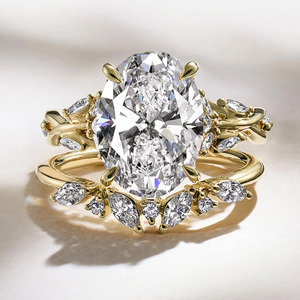 Anillo en V con Diamantes Marquise de Contorno Curvo y Diamantes Redondos - Product Image 1
