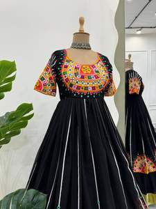 Magnifique robe noire indienne pakistanaise en tissu Georgette avec broderies, idéale pour les fêtes, les mariages, les occasions traditionnelles et les tenues décontractées, ensemble de robes traditionnelles - Product Image 3