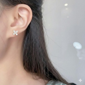 Nouvelle Arrivée Boucles d'Oreilles Clous en Or Jaune 14K avec Diamant de Laboratoire, Motif Fleur à Quatre Feuilles Marquise, Clous Délicats, Cadeau d'Anniversaire pour Femme - Product Image 3