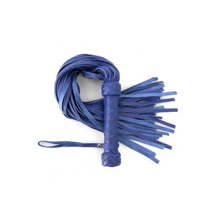 Látigo de cuero azul con mango trenzado y múltiples tiras - Product Image 1