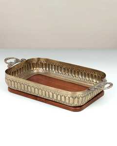 Plateau de service rectangulaire en laiton avec base en bois, design vintage fait main, plaque métallique gravée pour les essentiels de la salle à manger - Product Image 4