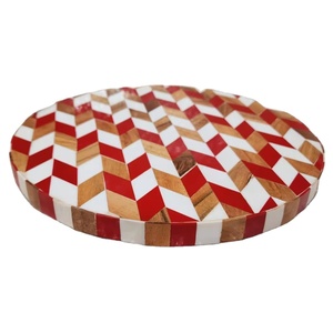 Support à gâteau en bois sculpté à la main avec résine époxy, pieds en métal de luxe, vitrine à desserts pour les célébrations, les dîners et les intérieurs - Product Image 1