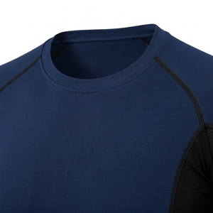 T-shirt de compression personnalisé bleu marine et noir à séchage rapide et respirant pour hommes, idéal pour la gym et le fitness, à prix abordable - Product Image 5
