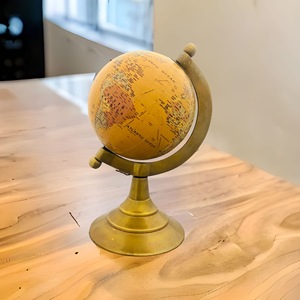 Yellow Brass Stand <b>Globe</b> GL2 Premium Product - Product Image 1