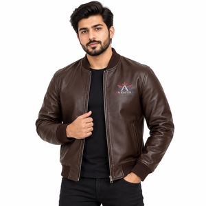 Veste en cuir tendance pour homme, fabriquée avec des matériaux durables et une construction confortable, offrant une tenue fiable, des détails propres et une finition lisse. - Product Image 1