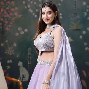 Lehenga Choli Lavande pour Femmes avec Blouse Brodée Argentée et Dupatta Transparent – Tenue de Soirée Élégante - Product Image 1